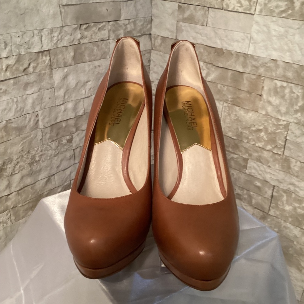 Michael Kors Hamilton Platform Pump - Picture 2 of 10